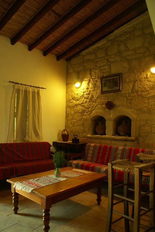 Loxandra Inn Kathikas Quarto foto